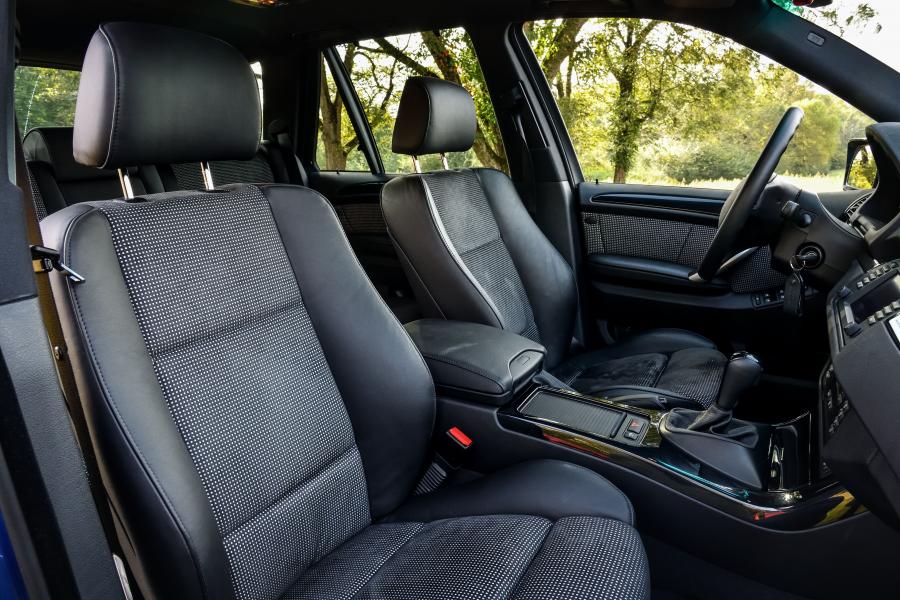 Интерьер BMW X5 4.8is 2004 года  (NA) (фото 72 из 73)